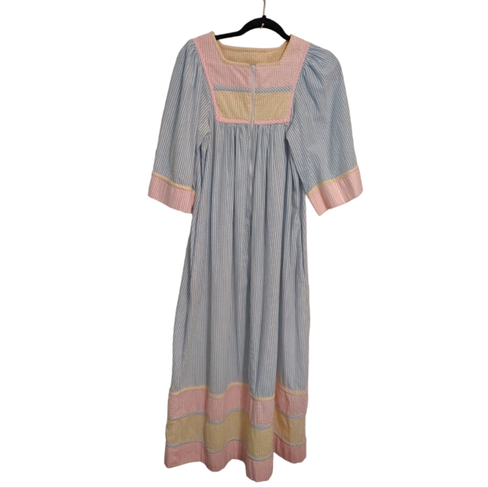 Vintage 1980's Styled by Saybury Seersucker Pastel House Dress Gown Zipper Small